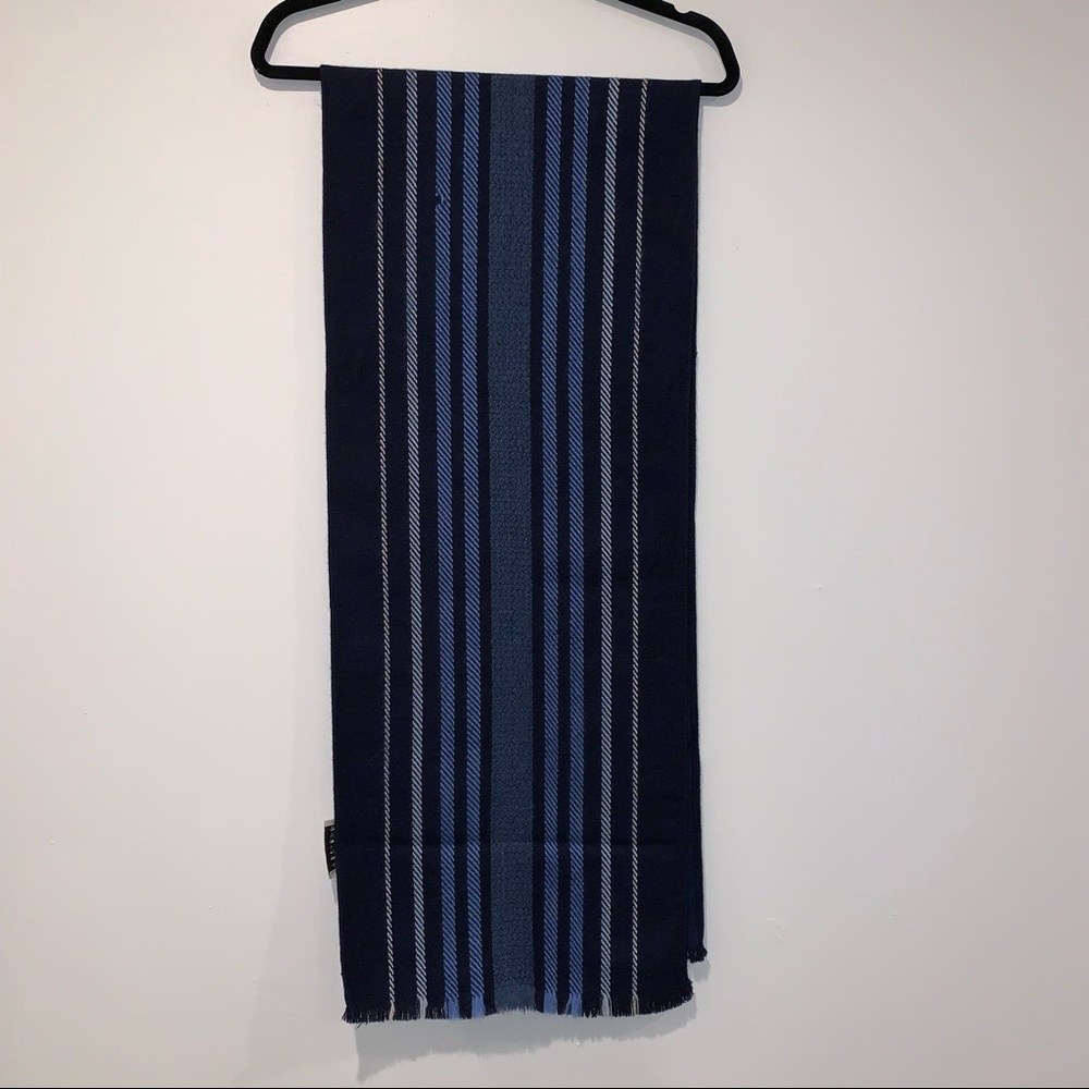 krizia uomo 100% wool scarf Unisex